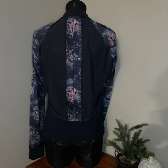 Lululemon If You're Lucky Jacket size 10 - Picture 3 of 6